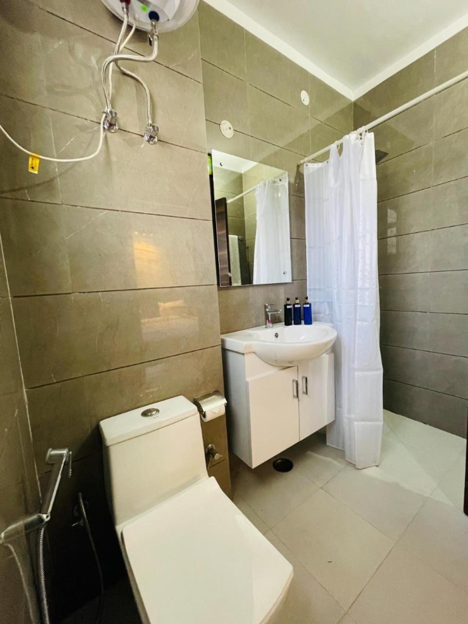 Bedchambers Medicity Serviced Apartments In Gurgaon Ngoại thất bức ảnh