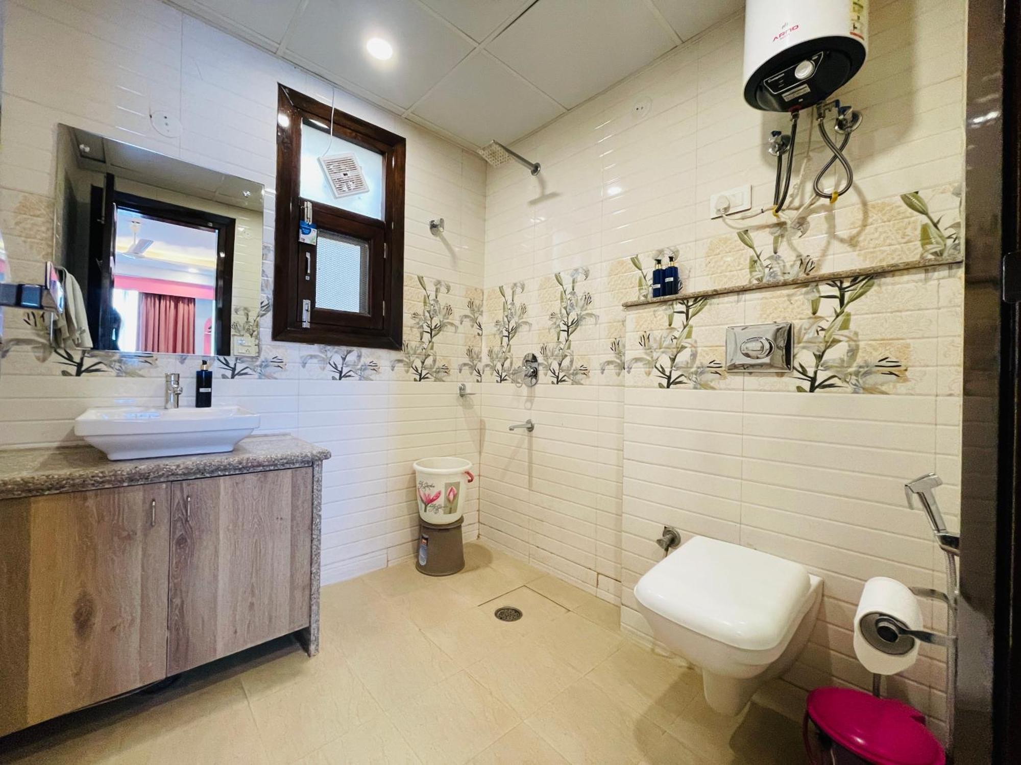 Bedchambers Medicity Serviced Apartments In Gurgaon Ngoại thất bức ảnh
